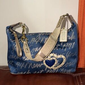 ‼️Vintage Coach Blue Poppy Signature Heart Detail Shoulder Bag